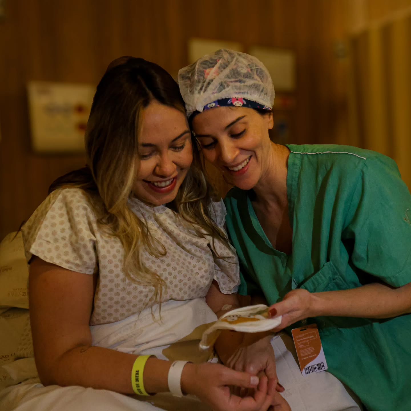 Mãe e bebê no consultório